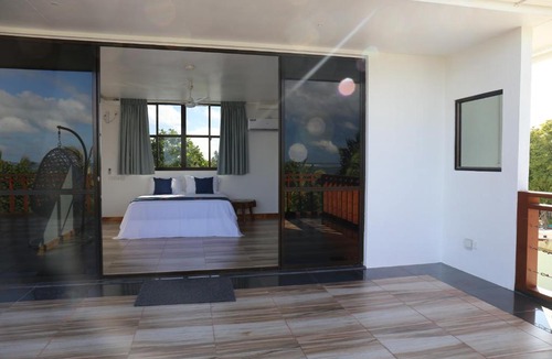 Thulusdhoo Island House | Room in BB - Master Suite Family Room with views to the lagoon and Indian Ocean