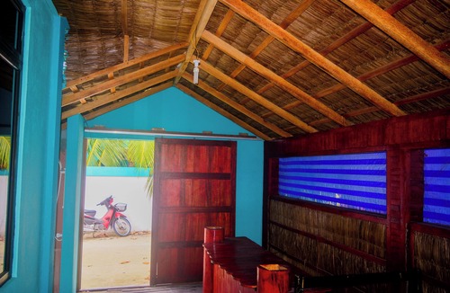 Nilandhoo House | Spacious 5-bedroom building in Wonderful F.Nilandhoo with AC