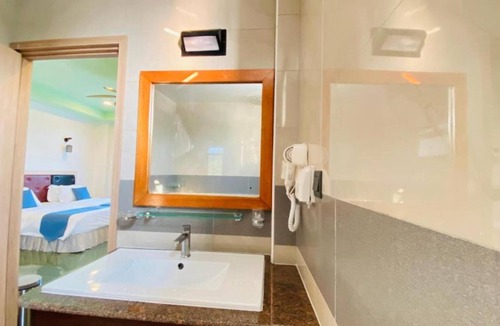 Felidhu Atoll House | Super-Deluxe Room - Shipwreck Island BnB