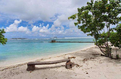 Thulusdhoo Island House | Surf Deck