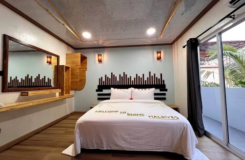 Omadhoo House | swims maldives