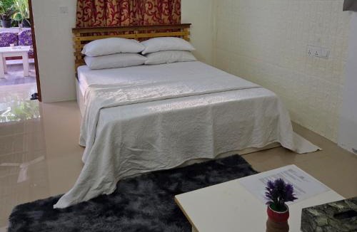 Hithadhoo Hotel | The Rose Garden House, Addu City, Maldives