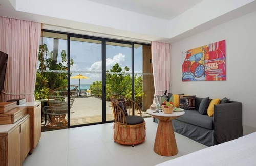 Farukolhufushi Island Hotel | Twin Studio on Beachfront with Modern Comforts