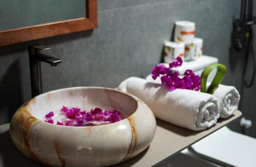 Guraidhoo Hotel | Valley Palm Seaview