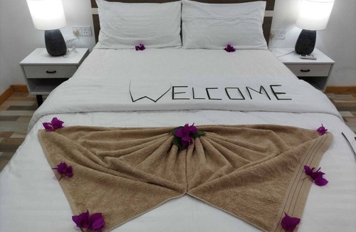 Noonu Atoll House | Your Perfect Private Rooms Guesthouse Getaway, Fodhdhoo with WiFi, AC