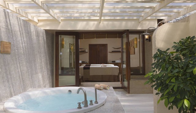 Centara Ras Fushi Resort & Spa Maldives in Giravaru