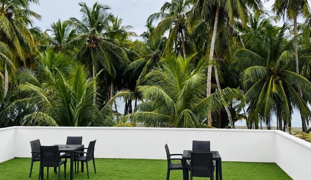 Dhooveli Waves in Fuvahmulah