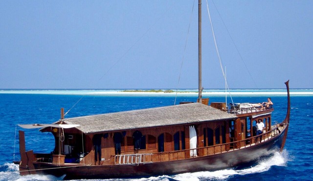 Malé Marvel: Sun-Kissed Sailing Experience in the Maldivian Atoll