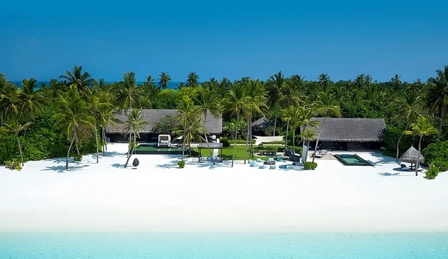 One&Only Reethi Rah, Grand Sunset Residence, Beach View From The Balcony! in Atoll de Male Nord
