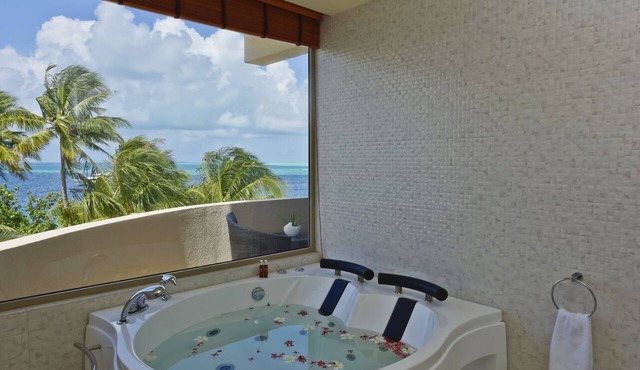 Season Paradise in Thulusdhoo Island