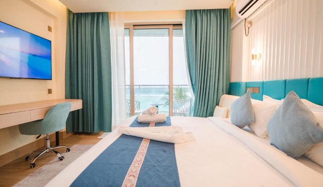 Six Palms Beach Hotel at Hulhumale in Malé