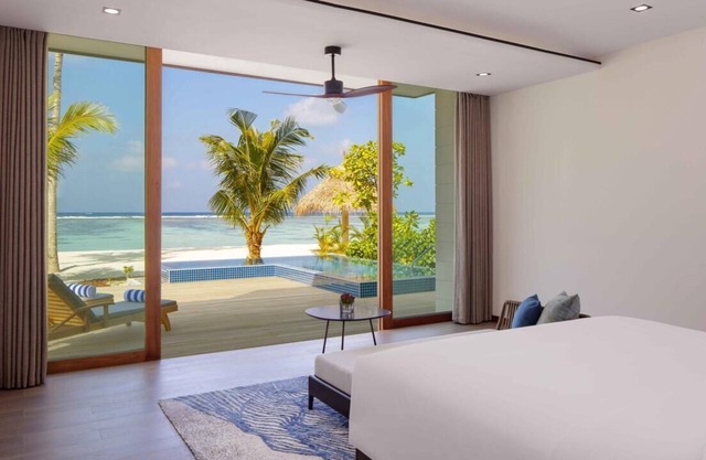 R 1656 Radisson Blu Resort Maldives