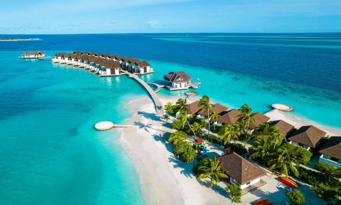 Mahaanaelhihuraa Island Resort | 370 m² Resort ∙ 2 bedrooms ∙ 20 guests