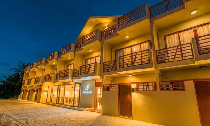 Dhigurah Bed & Breakfast | 42 m² Bed and breakfast ∙ 127 guests