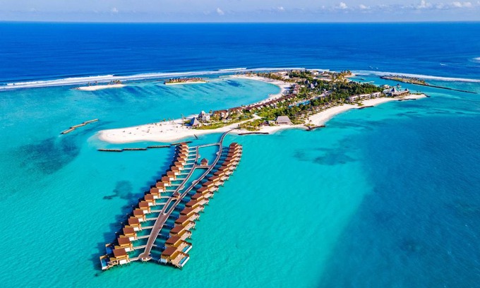 Kanifinolhu Island Resort | 664 m² Resort ∙ 4 bedrooms ∙ 127 guests
