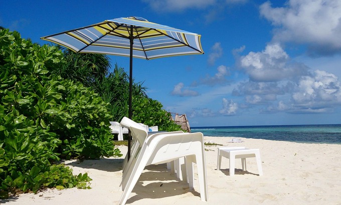 Rasdhoo House | Aloha Rasdhoo, located 5 minutes walk away from the private beach.