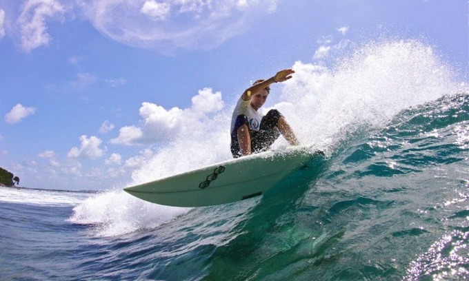Thulusdhoo Island House | BATUTA MALDIVES SURF VIEW - BEACH FRONT HOLIDAY HOUSE