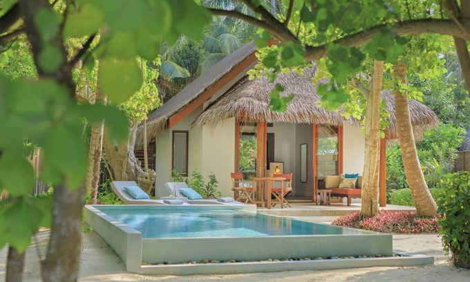 Mudhdhoo Hotel | Dusit Thani Maldives