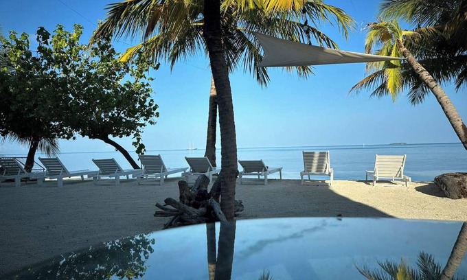 Dhiffushi House | The Sunset Villa