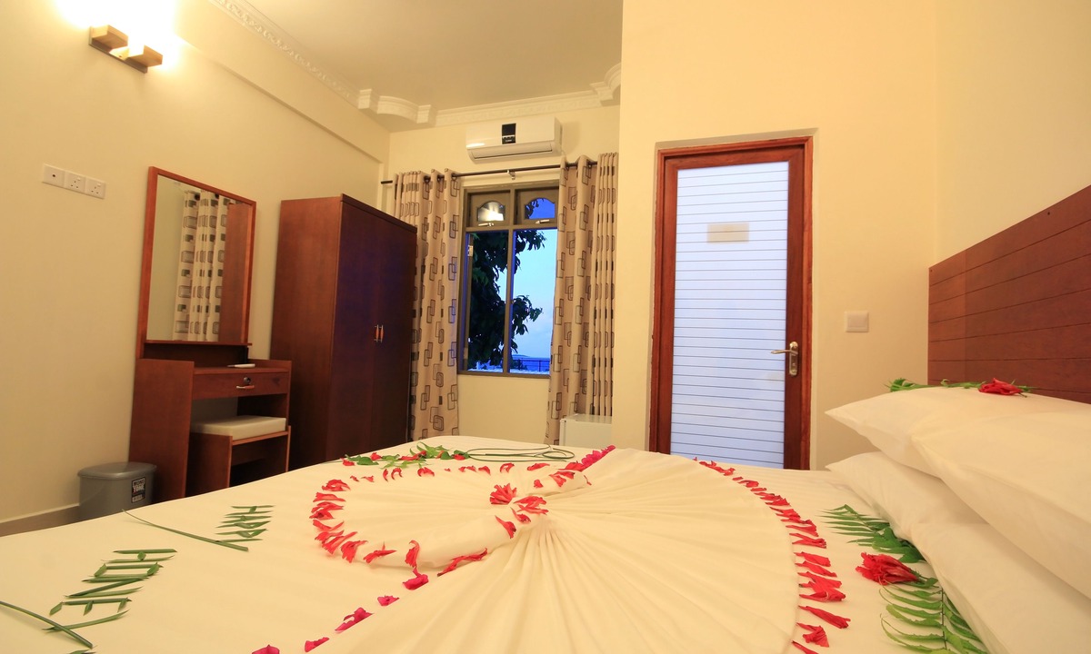 Omadhoo House | Nemo Inn