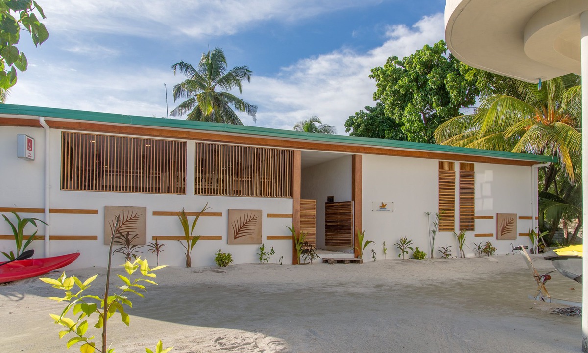 Dhiffushi House | Dhiffushi White Sand Beach Hotel