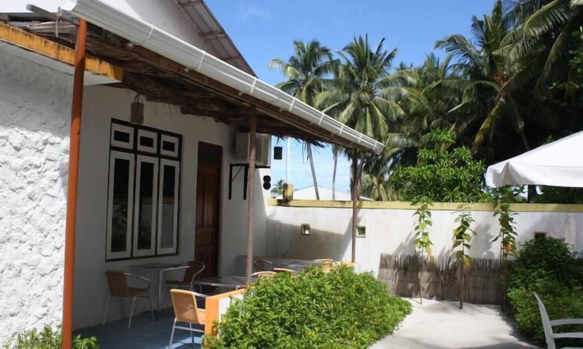 Nilandhoo Hotel | Pearl Beach View