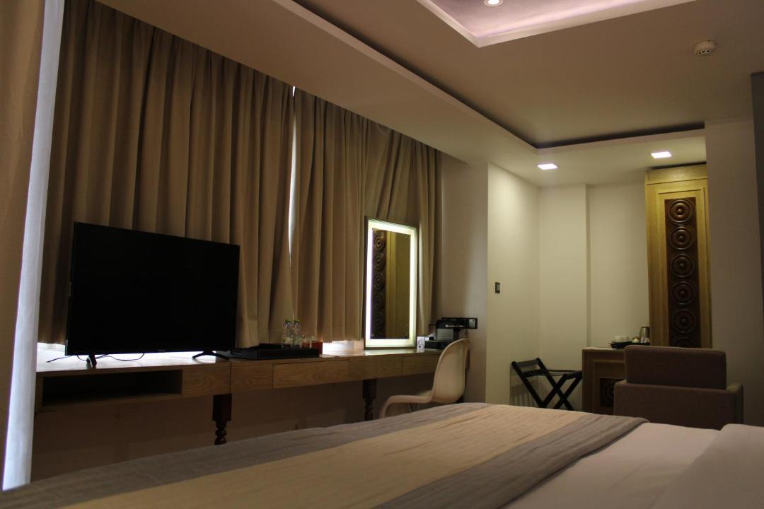 Male Hotel | Beehive Premier