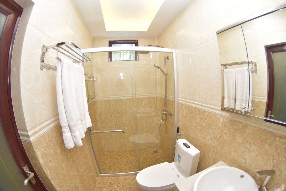 Photo of Bathroom in Fuvahmulah