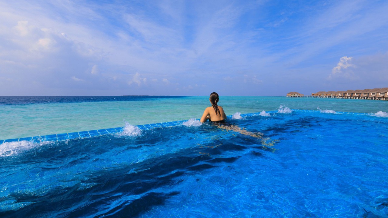 Photo of Human In Picture in Velassaru