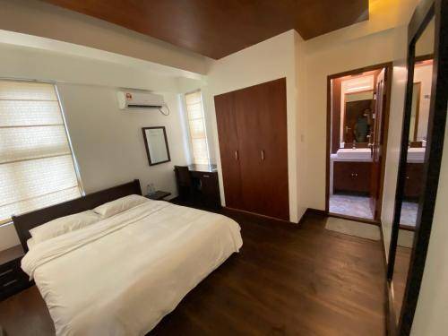 Photo of Bedroom in Male