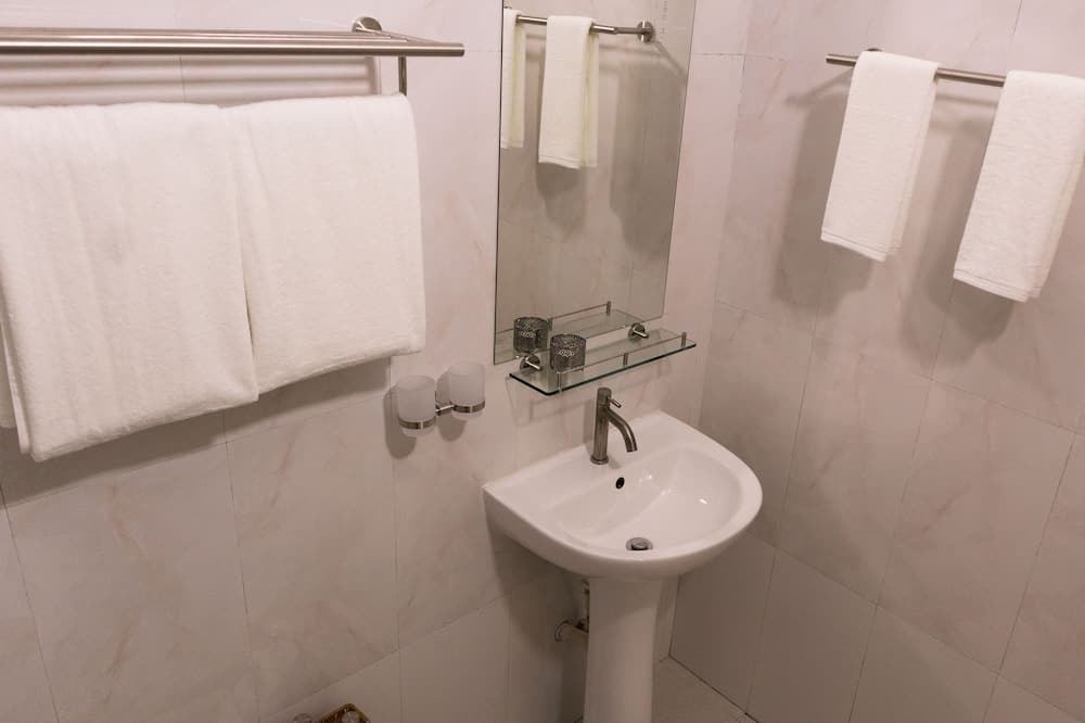 Photo of Bathroom in Magoodhoo