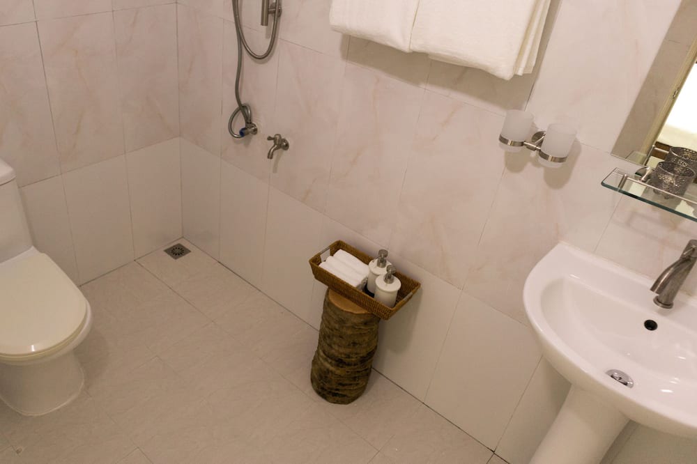 Photo of Bathroom in Magoodhoo