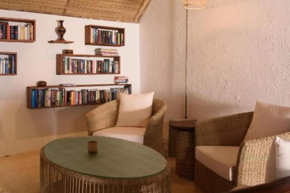 Photo of Livingroom in Male