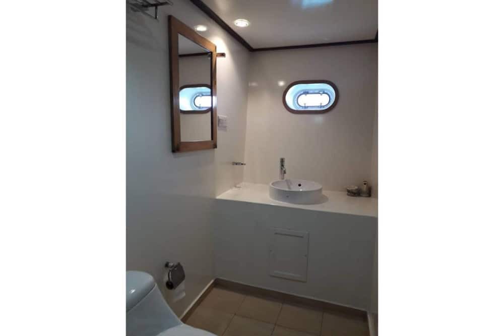 Photo of Bathroom in Vaavu Atoll