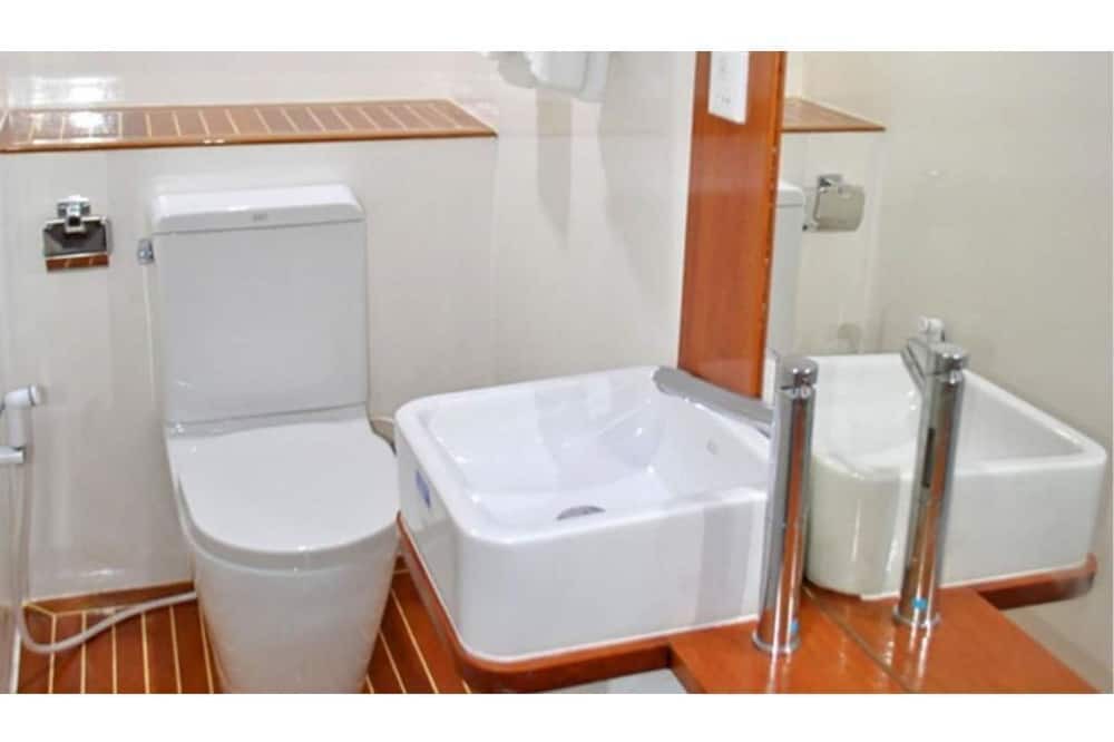 Photo of Bathroom in Vaavu Atoll