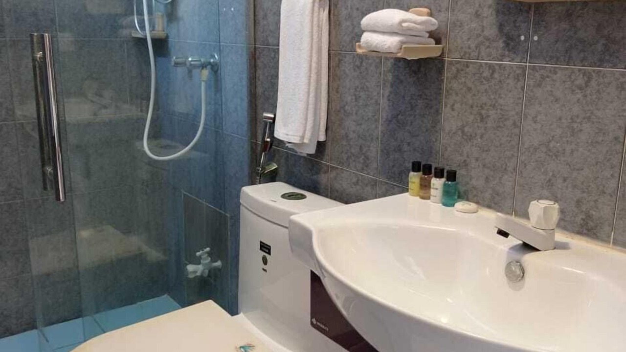Photo of Bathroom in Fuvahmulah