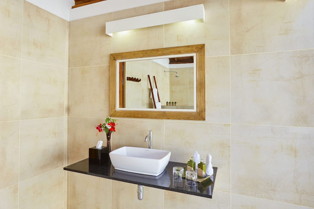 Photo of Bathroom in Innahuraa