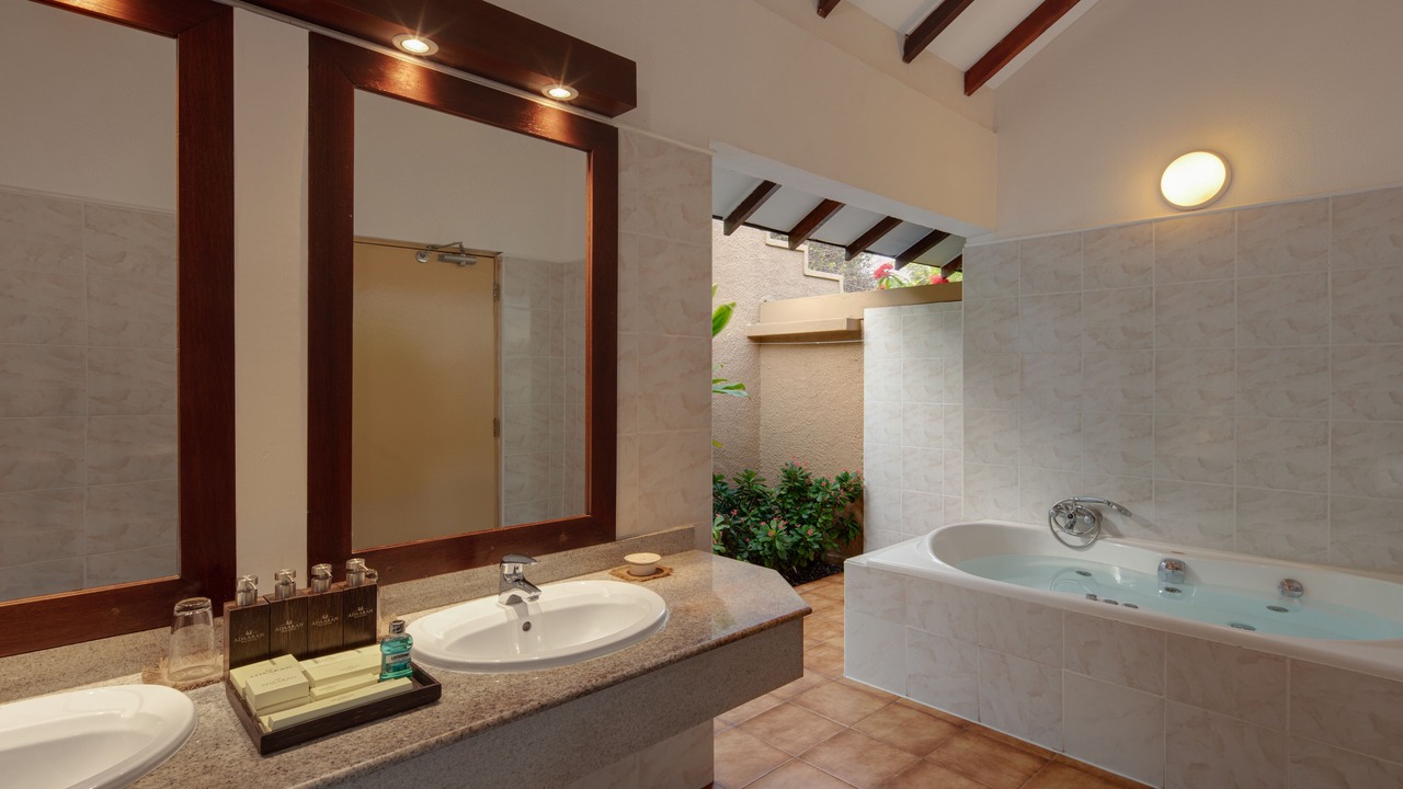 Photo of Bathroom in Meedhupparu
