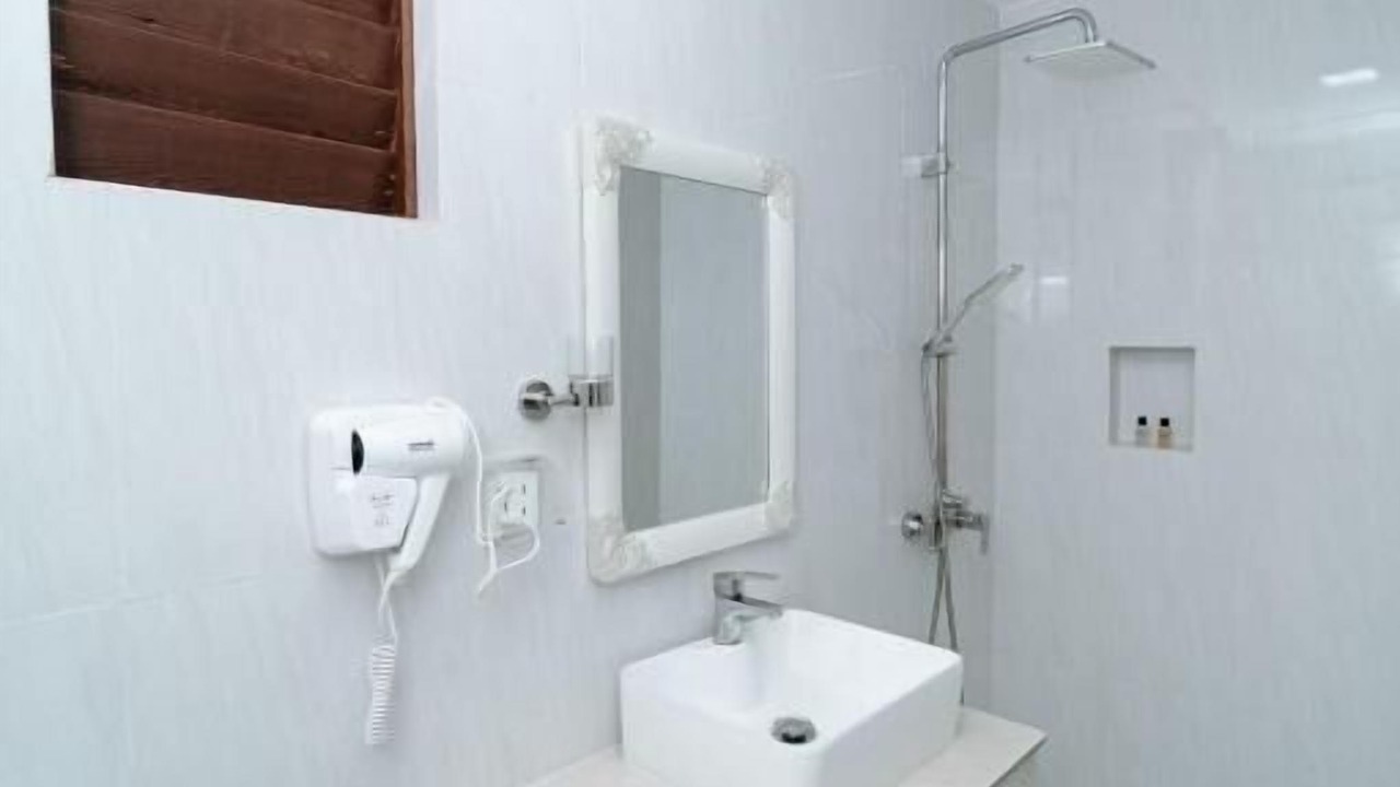 Photo of Bathroom in Fuvahmulah