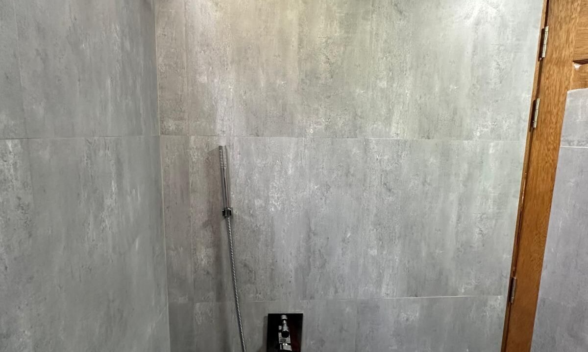 Photo of Bathroom in Dhidhdhoo