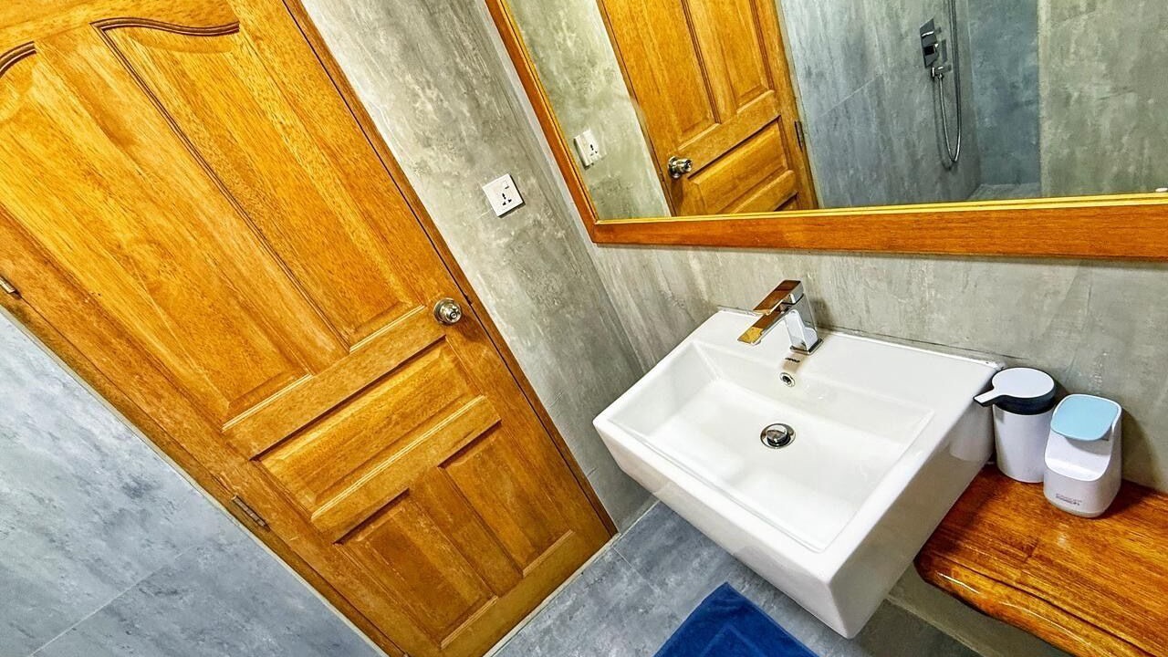 Photo of Bathroom in Dhidhdhoo