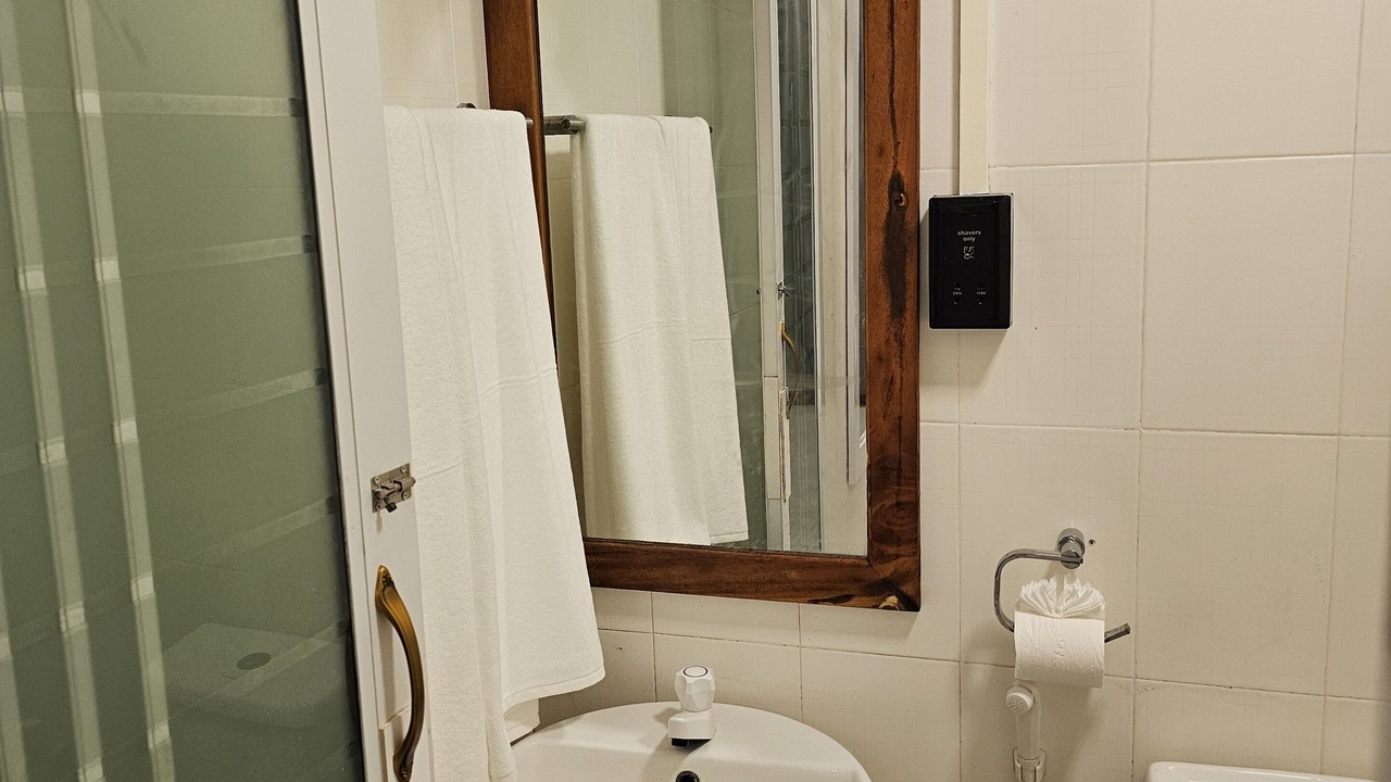 Photo of Bathroom in Fehendhoo