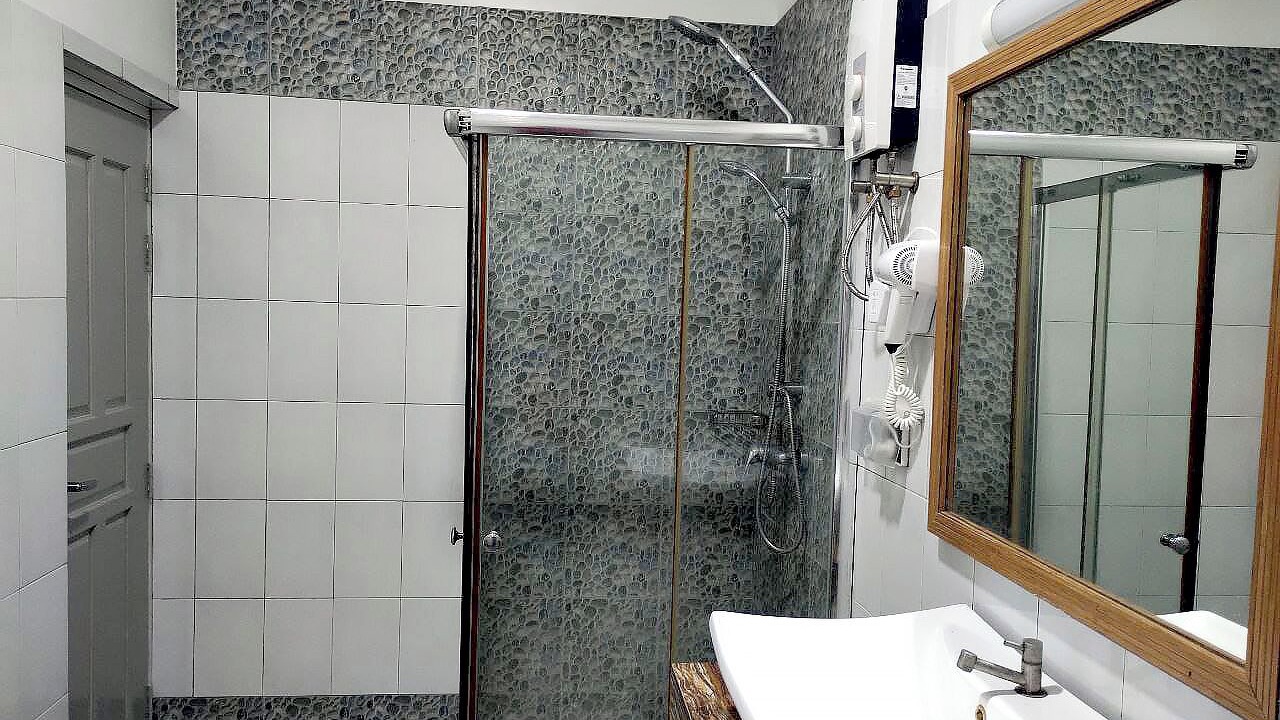 Photo of Bathroom in Dharavandhoo