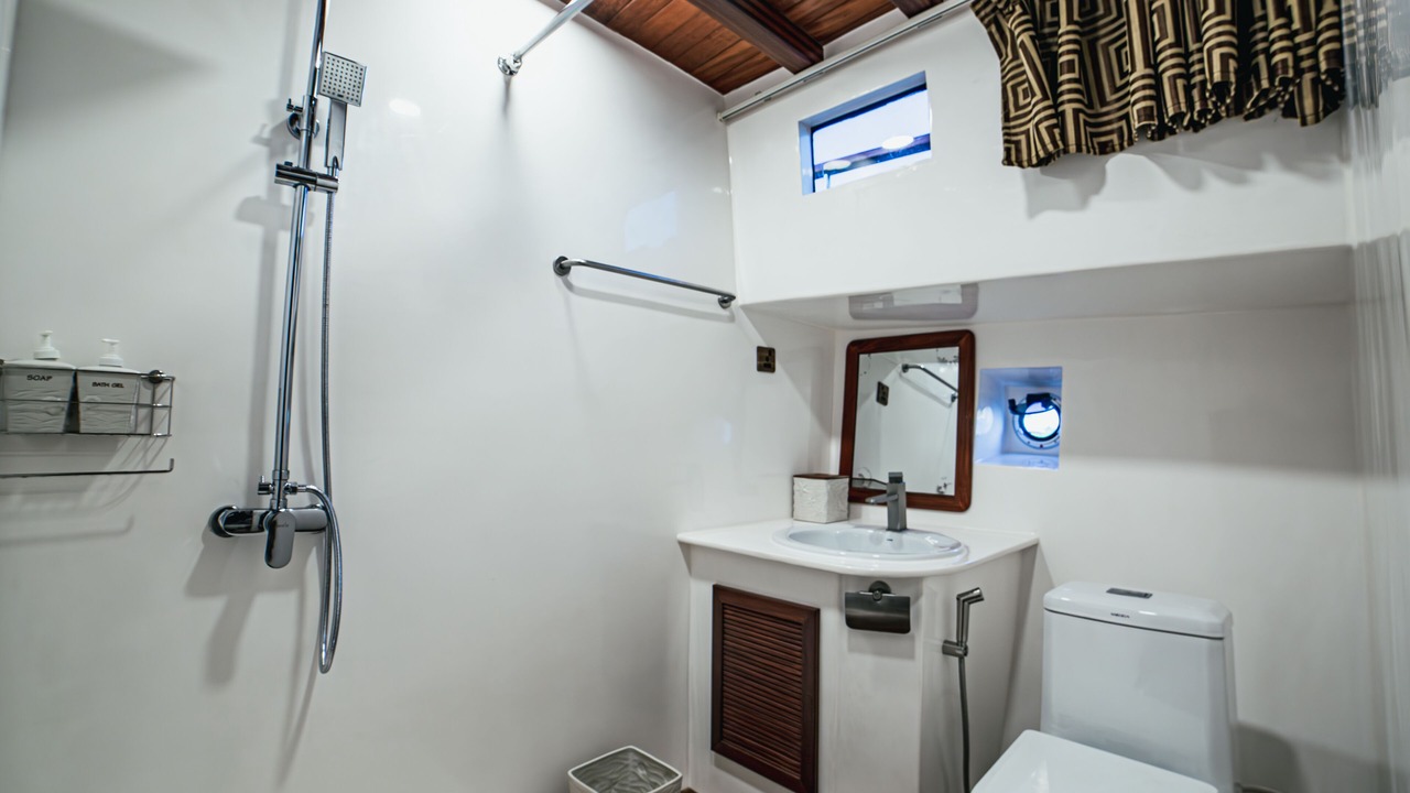 Photo of Bathroom in Dhidhoofinolhu Island