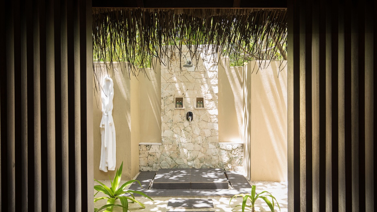 Photo of Bathroom in Emboodhu Finolhu
