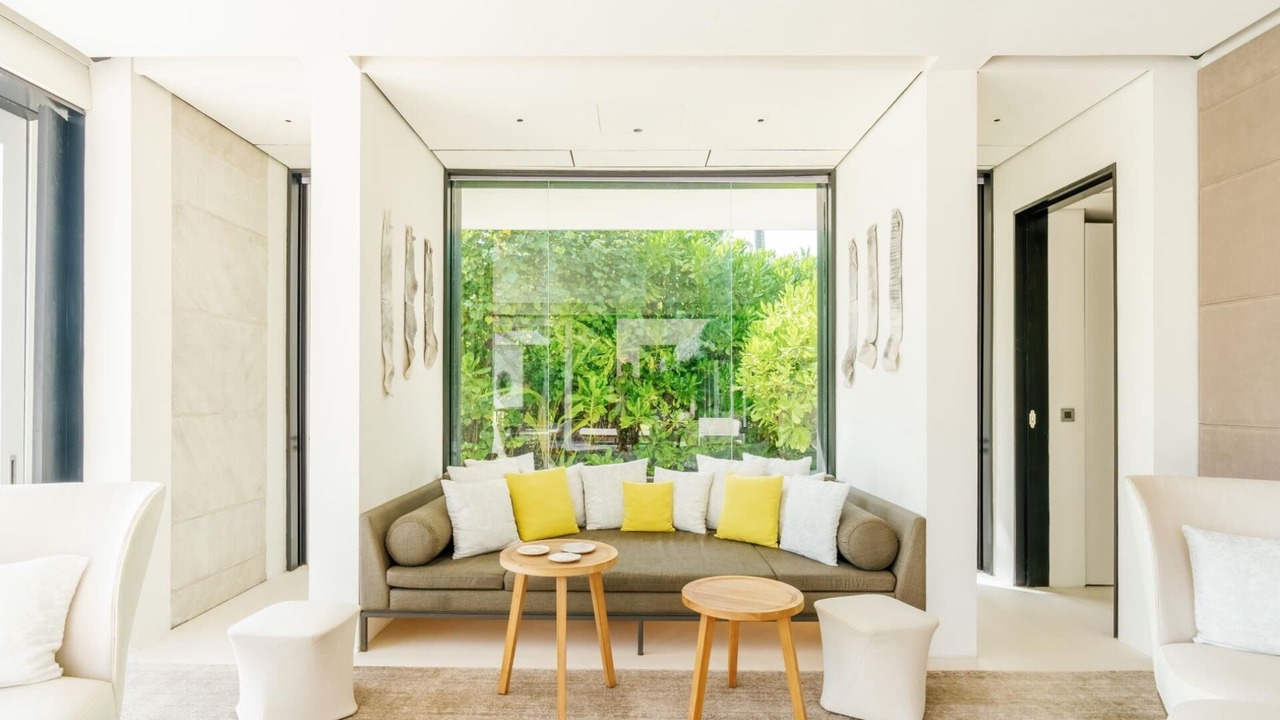 Photo of Livingroom in Male