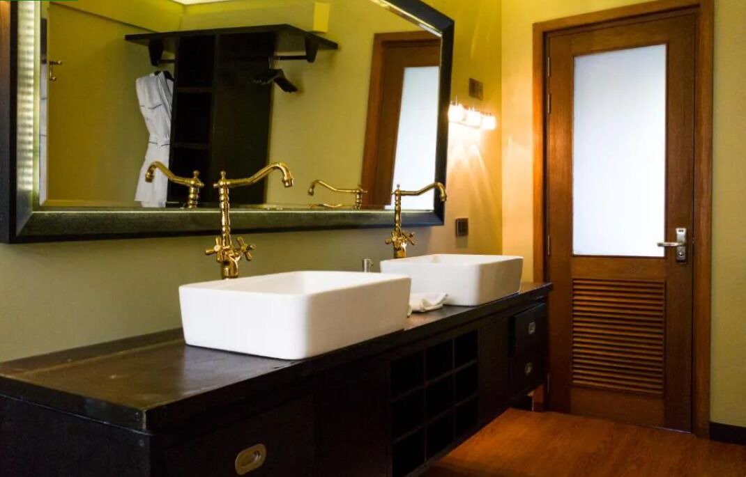 Photo of Bathroom in Fuvahmulah