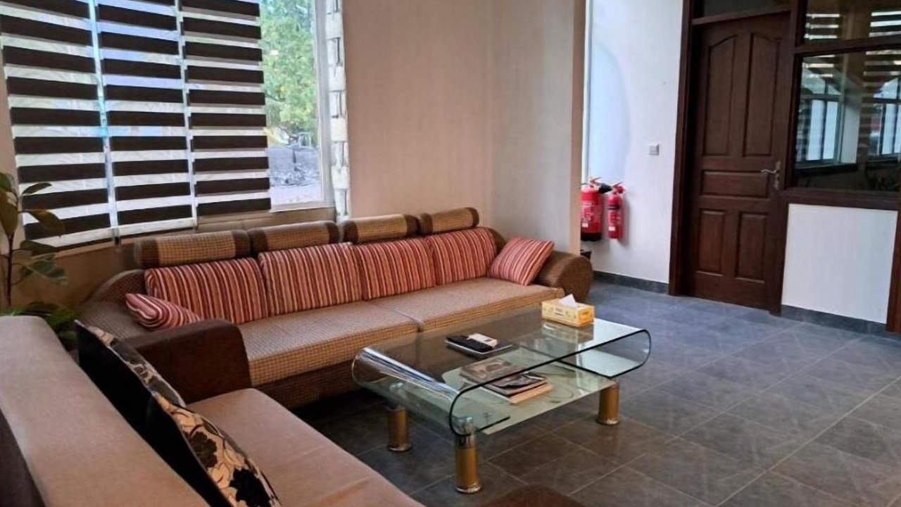 Photo of Livingroom in Male