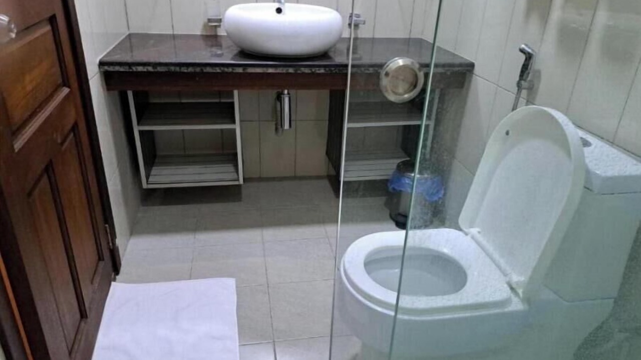Photo of Bathroom in Male