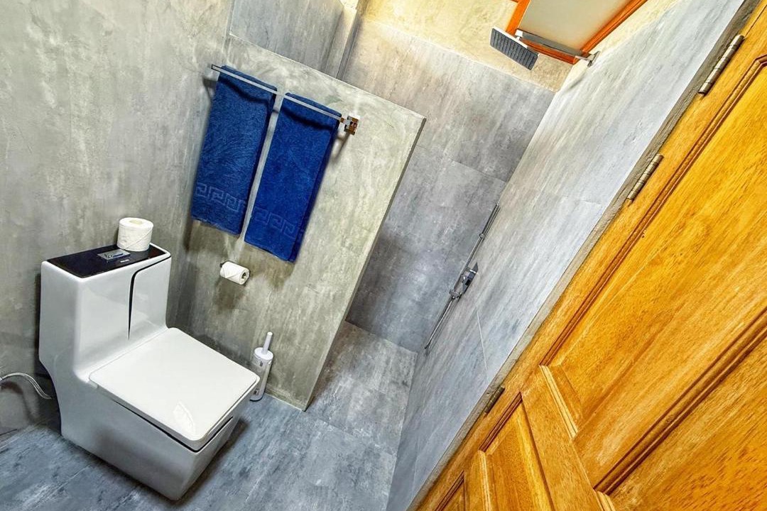 Photo of Bathroom in Dhidhdhoo